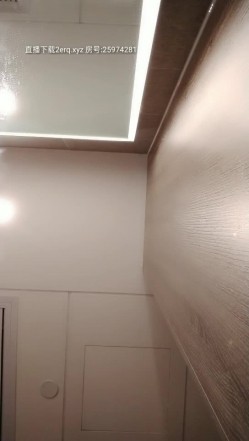 看着很清纯的大二学妹真骚，跟男友舌吻足交掰开骚穴舔肉芽，口交都很暴力深喉，高挑身材各种爆草蹂躏叫声可射 截图13