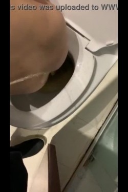 外网流出国产变态重口味调教女奴 超级变态 截图11