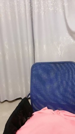 花臂纹身爆乳红唇！一对豪乳掏出！多毛粉穴黄瓜伺候，插入揉搓阴蒂，爽的喷尿，极度诱惑 截图12