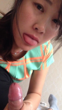 【经典流出】极品骚情良家少妇啪啪的日常流出，各式制服诱惑，口技一流 截图15