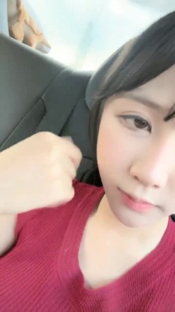 抖音网红女神，【京鱼儿】，19岁KJ少女，童颜巨乳，颜值高身材好，被土豪舍弃后回归主页，越来越懂男人了 截图4