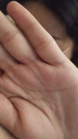 骚逼四眼女友~每天下班回来就要捉住我的鸡儿，一顿吃舔含，感觉有瘾啦！太让人上头飘飘欲仙！ 截图3
