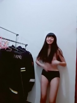 《台湾情侣泄密》湖中之光高二女生廖彦宁性爱私拍泄密流出 截图13