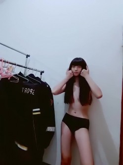 《台湾情侣泄密》湖中之光高二女生廖彦宁性爱私拍泄密流出 截图16