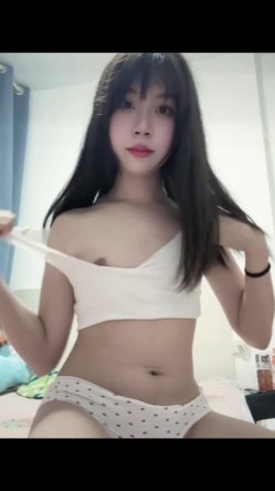 《百度云泄密》冒充舞蹈老师忽悠漂亮学妹脱光了看鲍鱼 截图3