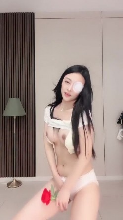 骚逼主播【鹅妹妹】仙女颜值,裸舞很专业,奶大逼粉,掰逼诱惑,道具自慰,裸舞诱惑,包射 截图1