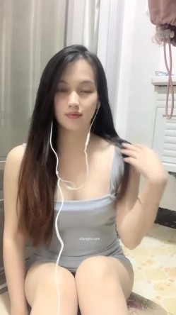 【性感喵喵儿】新人!素颜女神~家里偷偷播 掰穴道具自慰！-~又纯 又欲 100%恋爱的感觉 截图4
