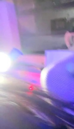 萝莉萌妹却非常骚单腿网袜丁字裤，揉捏爆乳脱下内裤，无毛逼逼抹上牛奶，跳蛋震动奇怪道具抽插，呻吟大叫嗲嗲很是诱人 截图11