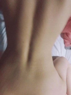 极品身材高挑御姐『YH216』绿帽男友找单男操性瘾女友 自己一旁观看撸屌 截图8