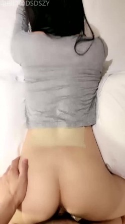 ️人气女神【保时捷车模】姐妹配合无套榨精，骚话不断干出白浆 截图16