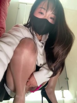 ️女大露出【Xixi-Gala】清纯样貌女大学生 私下兼职黄播 户外公园 咖啡厅 真实漏出 截图15