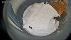 酒店偷拍 ️带着行李箱一块度假的学生情侣清纯学妹一开始很抗拒 被眼镜男友按倒床上一顿搞 截图2