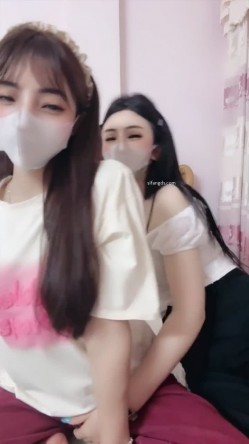 【菲菲回忆】妖艳双女 高颜值超棒身材 会舔会吸 4P啪啪 超级大奶 上下跳动 喷水 截图1