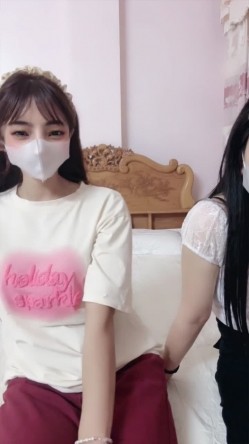 【菲菲回忆】妖艳双女 高颜值超棒身材 会舔会吸 4P啪啪 超级大奶 上下跳动 喷水 截图2