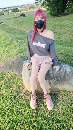 露出调教【小小Q】户外乳夹的秘密 截图1