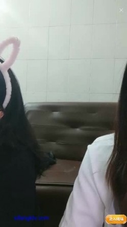 极品高颜冷艳御姐，反差小妈感女主播「金刚护撸娃」「小奶猫」密码房激情淫语撩骚，和姐妹下海大秀，互舔互口 截图16