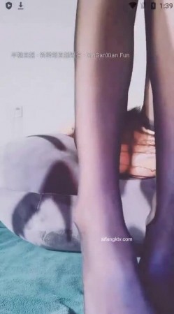 【网红直播】经典推荐 极品美女主播南嘉Yuki视集，自慰掰穴洗澡道具塞B裸舞 截图12