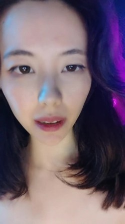 全程高能露脸黑丝高跟情趣大跳钢管舞诱惑，脱衣艳舞揉奶玩逼电臀，撅着屁股给狼友看特写，各种骚浪动作刺激 截图16