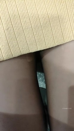 淫荡骚老师【老师在户外】闺蜜助阵野外兜底发骚跳蛋塞逼 截图14