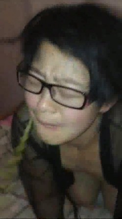 变态冷S各种情趣用品虐待调教大学妹子,玩高潮了不停的打自己的脸说：我是骚货,臭婊子！国语对白！ 截图16