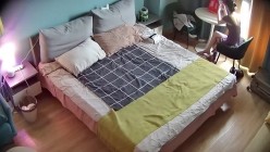 酒店摄像头偷拍腰细腿长高颜值美女穿着性感情趣内衣和几个客人啪啪 截图9
