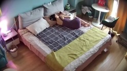 酒店摄像头偷拍腰细腿长高颜值美女穿着性感情趣内衣和几个客人啪啪 截图13