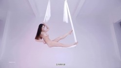 极品女神上流御姐女人味十足阿伦(维拉语梦)日月俱乐部顶级空中裸体瑜伽笑容超甜 截图5