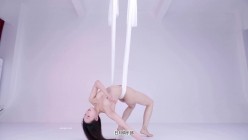 极品女神上流御姐女人味十足阿伦(维拉语梦)日月俱乐部顶级空中裸体瑜伽笑容超甜 截图6