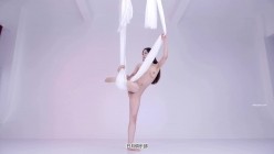 极品女神上流御姐女人味十足阿伦(维拉语梦)日月俱乐部顶级空中裸体瑜伽笑容超甜 截图12