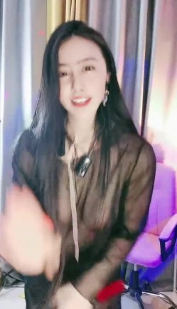 极品大美女主播 ️骚气激情热舞~性感透明蕾丝~清晰看见大白奶子，时不时撩起衣服露出奶子 ️极度诱惑！看得鸡儿硬邦邦！ 截图14