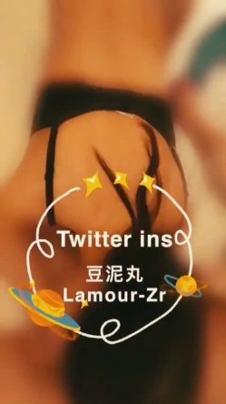 推特东航乘务员极品空姐【豆泥丸】福利私拍，足交啪啪女神骚起来是真顶，170完美长腿炮架 截图4