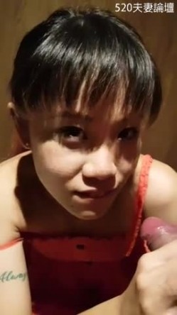 思想开放露脸女大学生【小七酱】疯狂日记，户外人前露出，3P，吞精，内射开心快乐，极度反差 截图13