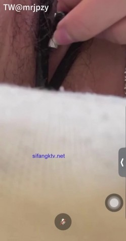 劲爆！B站花椒 张公子 双视角直播 极品空姐 上面正常直播 下面露B自慰，大哥的待遇就是不一样 截图5