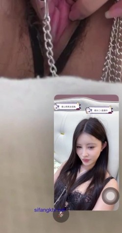 劲爆！B站花椒 张公子 双视角直播 极品空姐 上面正常直播 下面露B自慰，大哥的待遇就是不一样 截图15