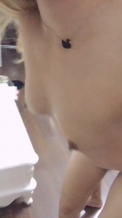 实力调教小母狗，扶墙后入，用力操得小美女嗷嗷叫，快要冲刺时狠狠抽插，射到她子宫里！ 截图2