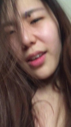 素颜都非常美的甜美妹子，说粗口话都那么可爱，你他妈的 啊啊啊，喝了点就，被插得眼神迷离 美极了 截图9