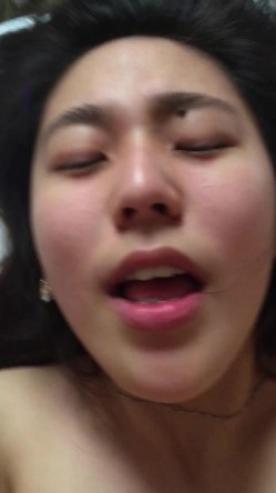 素颜都非常美的甜美妹子，说粗口话都那么可爱，你他妈的 啊啊啊，喝了点就，被插得眼神迷离 美极了 截图12