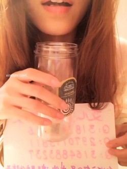 网红重口味女神艾儿原味制作月经期2袋红枣豆浆560毫升灌肠在喷射带出来好多粑粑一瓶口水经血尿液粑 截图1