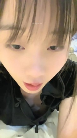 大哥们，【女大学生羊羊】下海， 很少有时间来直播的，值得一观，一秒钟带你梦回学生时代 截图1