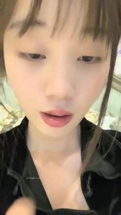 大哥们，【女大学生羊羊】下海， 很少有时间来直播的，值得一观，一秒钟带你梦回学生时代 截图3