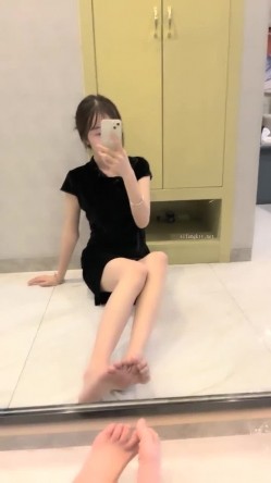大哥们，【女大学生羊羊】下海， 很少有时间来直播的，值得一观，一秒钟带你梦回学生时代 截图5