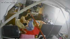 【极品稀缺 ️破解摄像头】极品服务员宿舍日常 ️小姐姐年轻美乳好坚挺 穿搭职业装制服很有气质 距离超近 高清1080P版 截图4