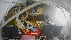 【极品稀缺 ️破解摄像头】极品服务员宿舍日常 ️小姐姐年轻美乳好坚挺 穿搭职业装制服很有气质 距离超近 高清1080P版 截图5
