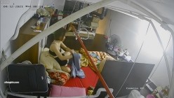 【极品稀缺 ️破解摄像头】极品服务员宿舍日常 ️小姐姐年轻美乳好坚挺 穿搭职业装制服很有气质 距离超近 高清1080P版 截图6