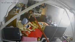 【极品稀缺 ️破解摄像头】极品服务员宿舍日常 ️小姐姐年轻美乳好坚挺 穿搭职业装制服很有气质 距离超近 高清1080P版 截图10