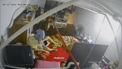 【极品稀缺 ️破解摄像头】极品服务员宿舍日常 ️小姐姐年轻美乳好坚挺 穿搭职业装制服很有气质 距离超近 高清1080P版 截图11