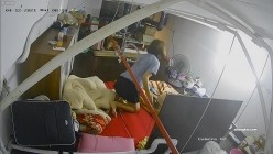 【极品稀缺 ️破解摄像头】极品服务员宿舍日常 ️小姐姐年轻美乳好坚挺 穿搭职业装制服很有气质 距离超近 高清1080P版 截图16