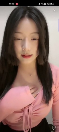 【抖音泄密】48W粉巨乳女神，【美艳后妈_冷艳小姨】，闪现6V+会议室 截图1