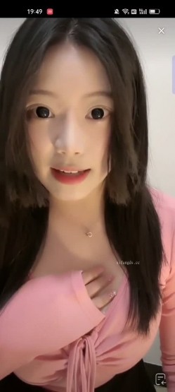 【抖音泄密】48W粉巨乳女神，【美艳后妈_冷艳小姨】，闪现6V+会议室 截图2