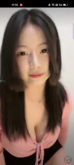 【抖音泄密】48W粉巨乳女神，【美艳后妈_冷艳小姨】，闪现6V+会议室 截图15